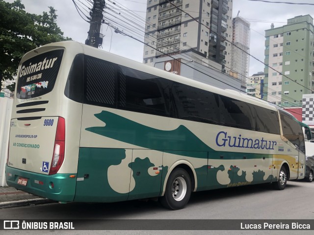 Guimatur Turismo 9600 na cidade de Itapema, Santa Catarina, Brasil, por Lucas Pereira Bicca. Número da foto: #12673322.
