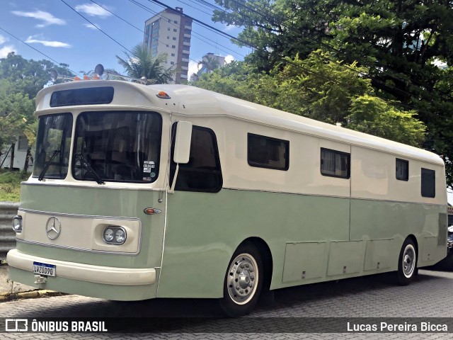 Motorhomes 0390 na cidade de Itapema, Santa Catarina, Brasil, por Lucas Pereira Bicca. Número da foto: #12675448.
