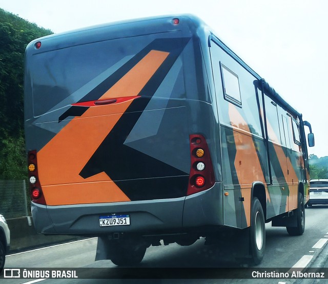 Motorhomes  na cidade de Rio Bonito, Rio de Janeiro, Brasil, por Christiano Albernaz. Número da foto: #12674948.