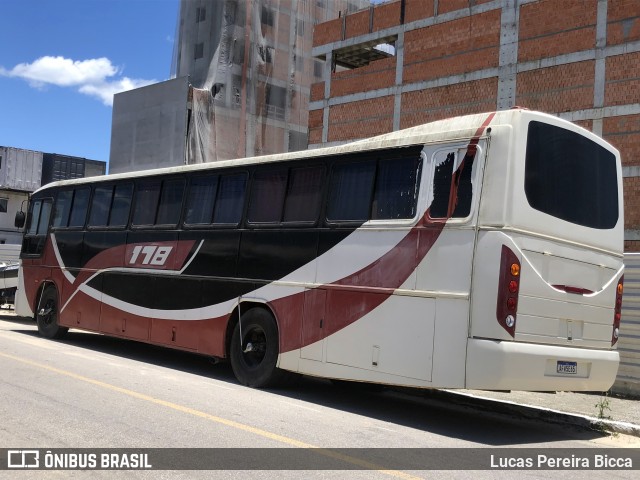 Ônibus Particulares 178 na cidade de Itapema, Santa Catarina, Brasil, por Lucas Pereira Bicca. Número da foto: #12675464.