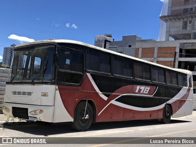 Ônibus Particulares 178 na cidade de Itapema, Santa Catarina, Brasil, por Lucas Pereira Bicca. Número da foto: #12675470.