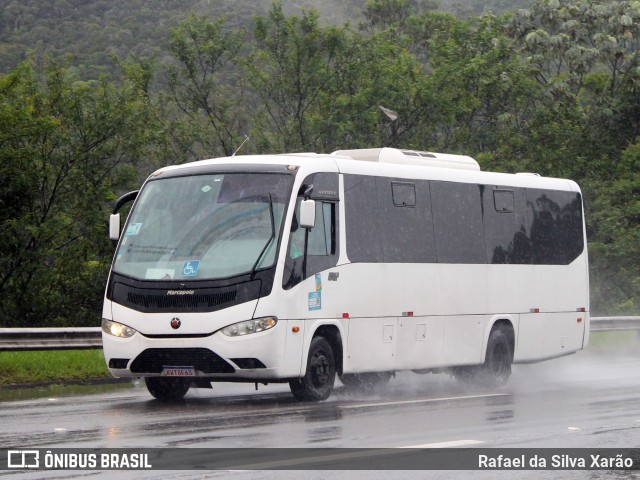 Ônibus Particulares 8F63 na cidade de Petrópolis, Rio de Janeiro, Brasil, por Rafael da Silva Xarão. Número da foto: #12679331.