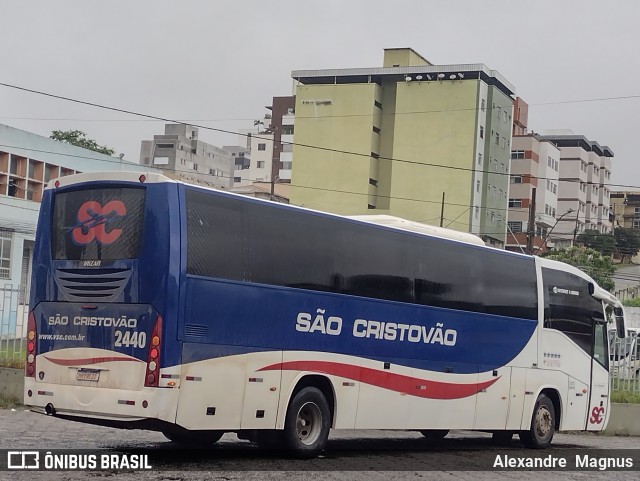 Viação São Cristóvão 2440 na cidade de Divinópolis, Minas Gerais, Brasil, por Alexandre  Magnus. Número da foto: #12680764.