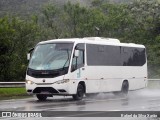 Ônibus Particulares 8F63 na cidade de Petrópolis, Rio de Janeiro, Brasil, por Rafael da Silva Xarão. Número da foto: #12679331.