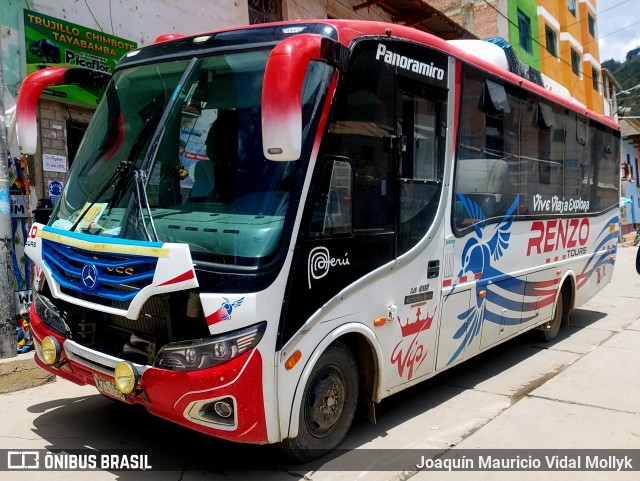 Renzo Tours X7E955 na cidade de Sihuas, Sihuas, Áncash, Peru, por Joaquín Mauricio Vidal Mollyk. Número da foto: #12682182.