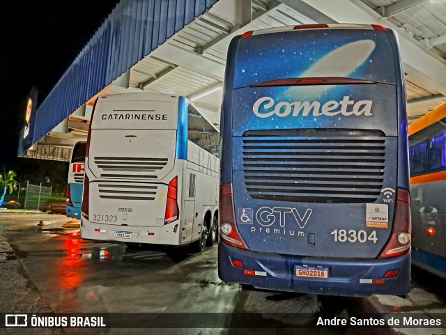 Viação Cometa 18304 na cidade de Resende, Rio de Janeiro, Brasil, por Andre Santos de Moraes. Número da foto: #12681903.
