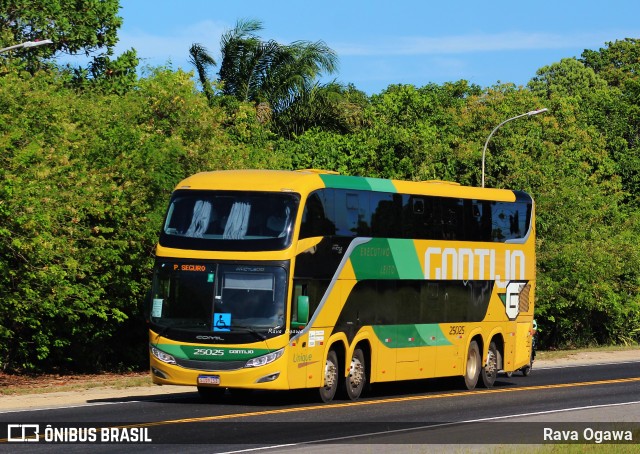 Empresa Gontijo de Transportes 25025 na cidade de Porto Seguro, Bahia, Brasil, por Rava Ogawa. Número da foto: #12682126.