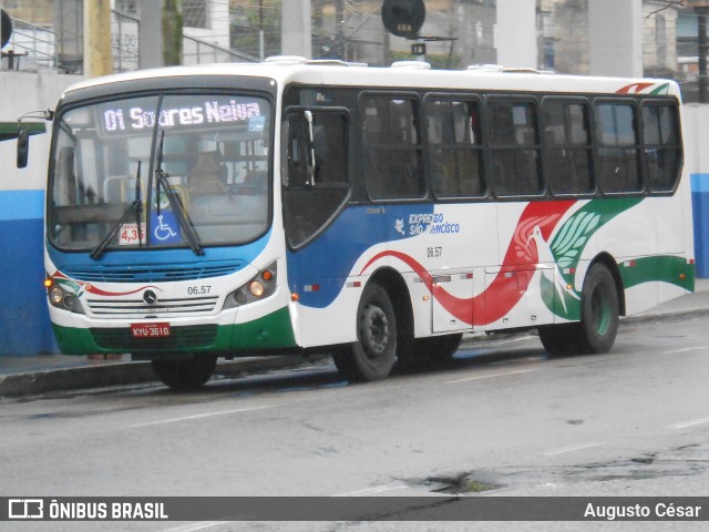 Expresso São Francisco 06.57 na cidade de Nilópolis, Rio de Janeiro, Brasil, por Augusto César. Número da foto: #12686596.