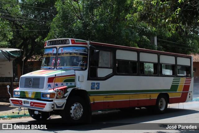 Autobuses sin identificación - Paraguai 23 na cidade de Caacupé, Cordillera, Paraguai, por José Paredes. Número da foto: #12613077.