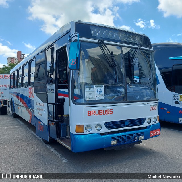Brubuss Transportes 100 na cidade de Barueri, São Paulo, Brasil, por Michel Nowacki. Número da foto: #12613183.