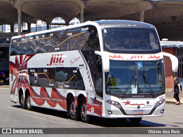 JBL Turismo 8500 na cidade de Porto Alegre, Rio Grande do Sul, Brasil, por Otávio dos Reis . Número da foto: #12688818.