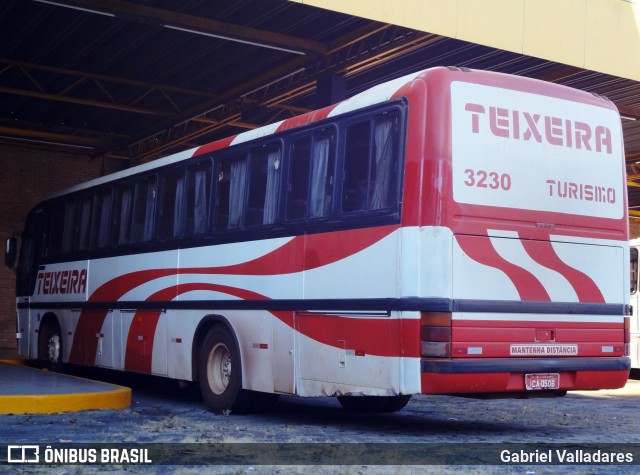Empresa Irmãos Teixeira 3230 na cidade de Divinópolis, Minas Gerais, Brasil, por Gabriel Valladares. Número da foto: #12688991.