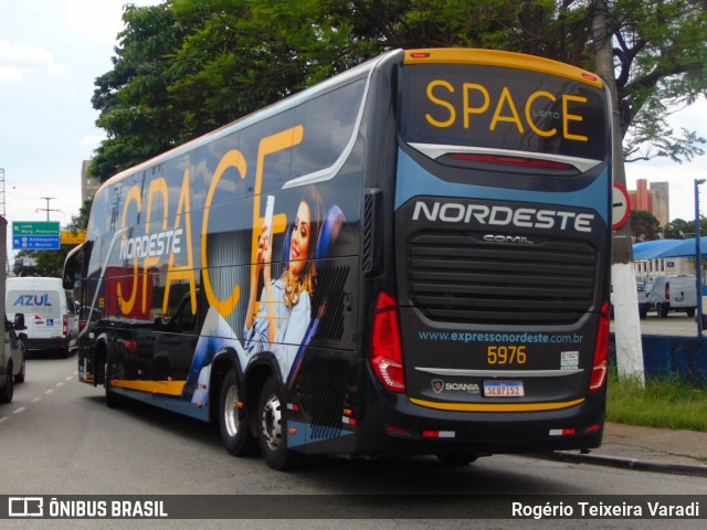 Expresso Nordeste 5976 na cidade de São Paulo, São Paulo, Brasil, por Rogério Teixeira Varadi. Número da foto: #12688623.