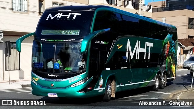 MHT Turismo 2220 na cidade de Balneário Camboriú, Santa Catarina, Brasil, por Alexandre F.  Gonçalves. Número da foto: #12692724.