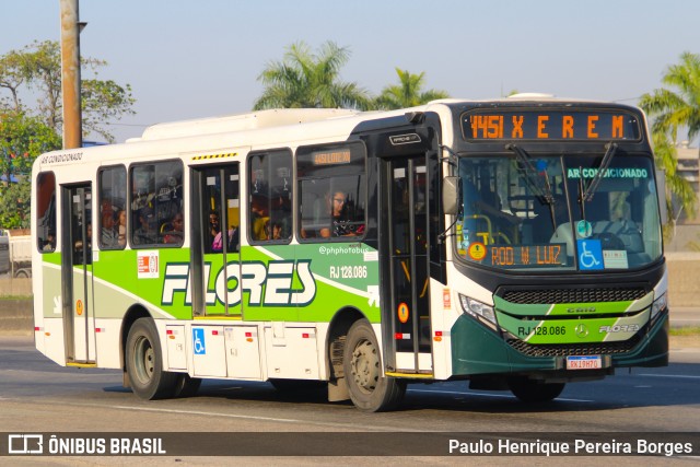 Transportes Flores RJ 128.086 na cidade de Duque de Caxias, Rio de Janeiro, Brasil, por Paulo Henrique Pereira Borges. Número da foto: #12614986.