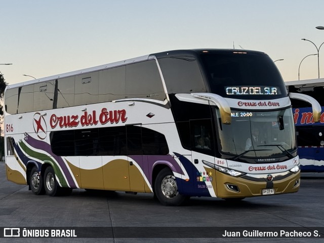 Cruz del Sur 816 na cidade de Santiago, Santiago, Metropolitana de Santiago, Chile, por Juan Guillermo Pacheco S.. Número da foto: #12614127.