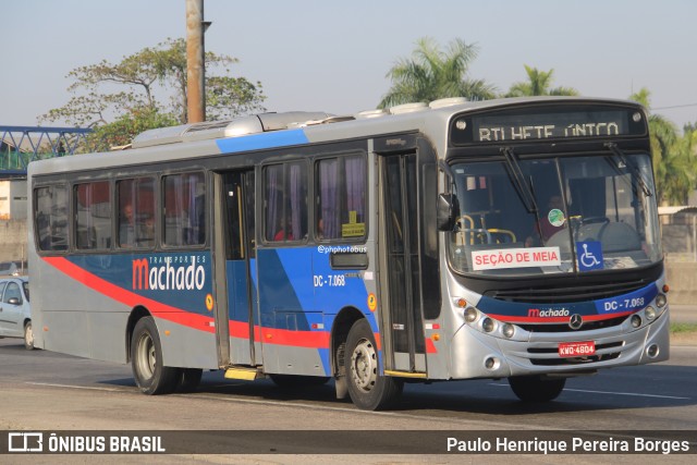 Transportes Machado DC 7.068 na cidade de Duque de Caxias, Rio de Janeiro, Brasil, por Paulo Henrique Pereira Borges. Número da foto: #12615029.