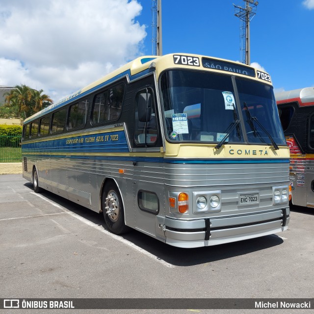 Ônibus Particulares 7023 na cidade de Barueri, São Paulo, Brasil, por Michel Nowacki. Número da foto: #12617929.