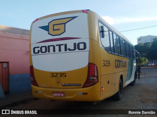 Empresa Gontijo de Transportes 3235 na cidade de Virgem da Lapa, Minas Gerais, Brasil, por Ronnie Damião. Número da foto: #12621232.