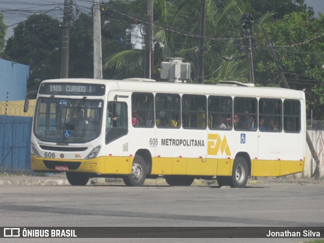 Empresa Metropolitana 606 na cidade de Jaboatão dos Guararapes, Pernambuco, Brasil, por Jonathan Silva. Número da foto: #12618921.