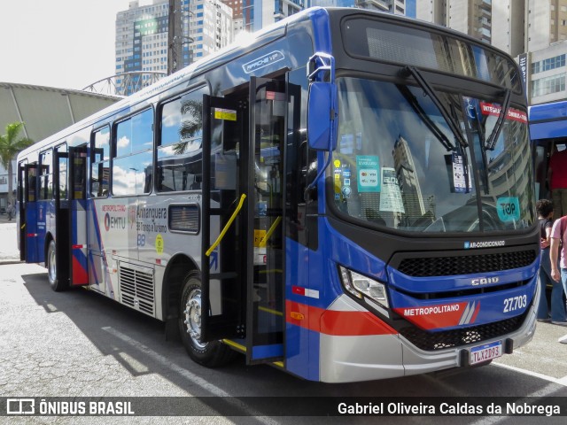 BB Transportes e Turismo 27.703 na cidade de Barueri, São Paulo, Brasil, por Gabriel Oliveira Caldas da Nobrega. Número da foto: #12619471.