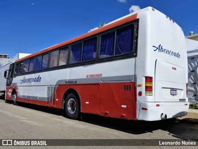 Ônibus Particulares 9083 na cidade de Patos de Minas, Minas Gerais, Brasil, por Leonardo Nunes. Número da foto: #12620042.