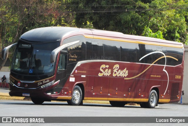 Viação São Bento Ribeirão Preto 22030 na cidade de Araxá, Minas Gerais, Brasil, por Lucas Borges . Número da foto: #12623464.