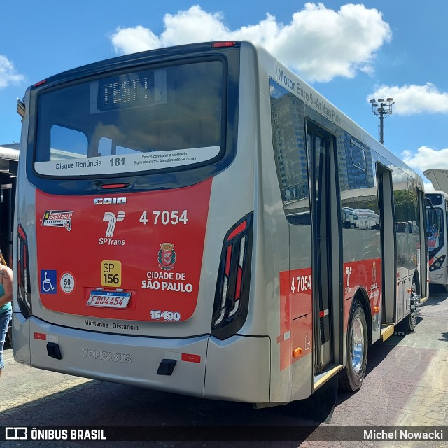 Pêssego Transportes 4 7054 na cidade de Barueri, São Paulo, Brasil, por Michel Nowacki. Número da foto: #12626558.