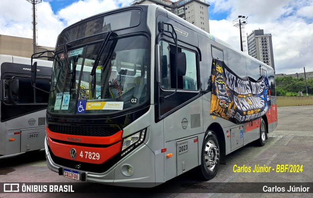 Pêssego Transportes 4 7829 na cidade de Barueri, São Paulo, Brasil, por Carlos Júnior. Número da foto: #12625569.