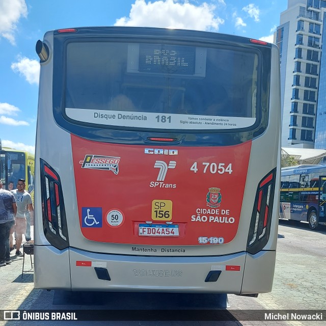 Pêssego Transportes 4 7054 na cidade de Barueri, São Paulo, Brasil, por Michel Nowacki. Número da foto: #12626556.