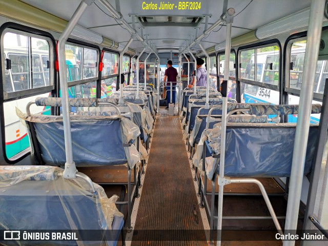 Ônibus Particulares 2111 na cidade de Barueri, São Paulo, Brasil, por Carlos Júnior. Número da foto: #12627124.