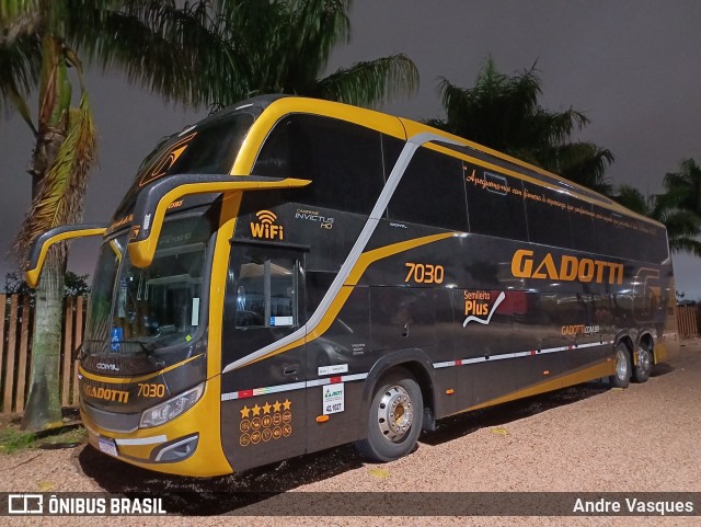 Auto Viação Gadotti 7030 na cidade de Curitiba, Paraná, Brasil, por Andre Vasques. Número da foto: #12627412.