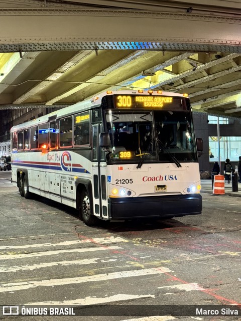 Coach USA 21205 na cidade de New York, New York, Estados Unidos, por Marco Silva. Número da foto: #11833298.