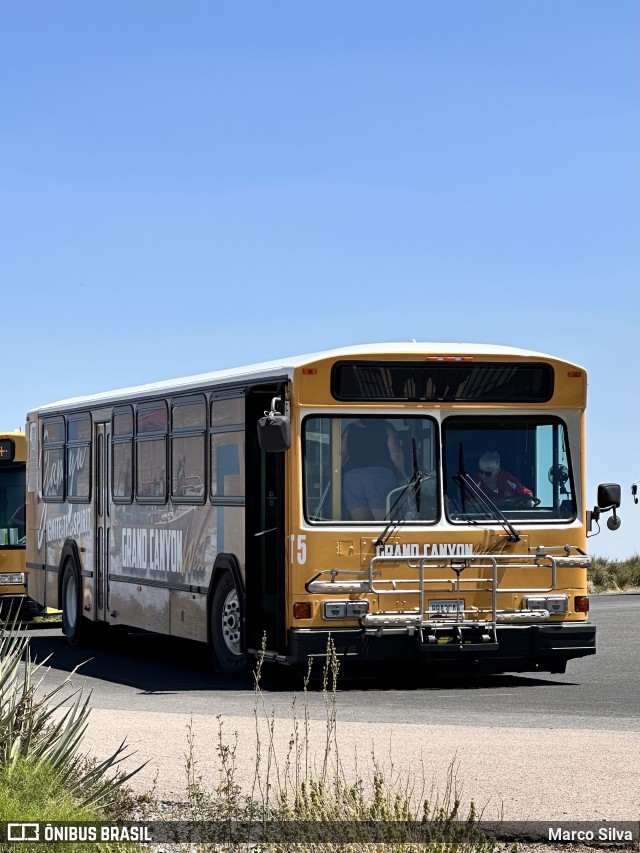 Private Buses - Buses without visible identification T5 na cidade de Grand Canyon, Arizona, Estados Unidos, por Marco Silva. ID da foto: 11832740.