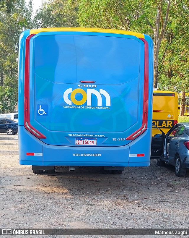 JTP Transportes - COM Embu das Artes  na cidade de Barueri, São Paulo, Brasil, por Matheus Zaghi. Número da foto: #11856497.