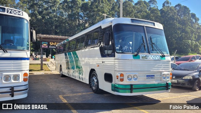 Ônibus Particulares 7160 na cidade de Embu das Artes, São Paulo, Brasil, por Fábio Paixão. Número da foto: #11858168.