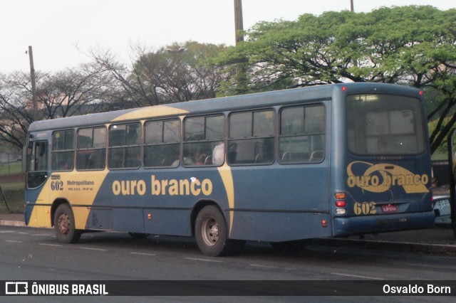 Viação Ouro Branco 602 na cidade de Londrina, Paraná, Brasil, por Osvaldo Born. ID da foto: 11861999.