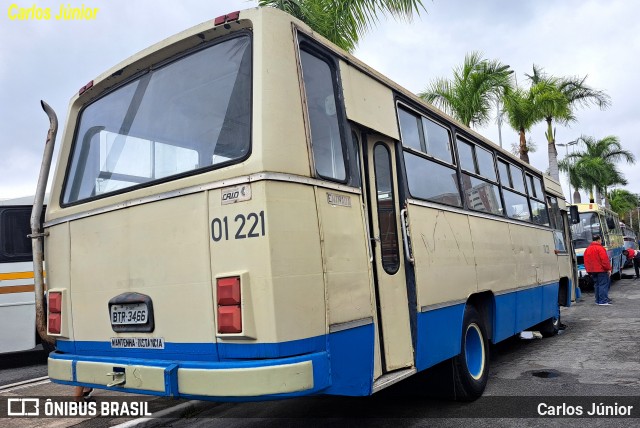 Ônibus Particulares 01 221 na cidade de Barueri, São Paulo, Brasil, por Carlos Júnior. ID da foto: 11862288.