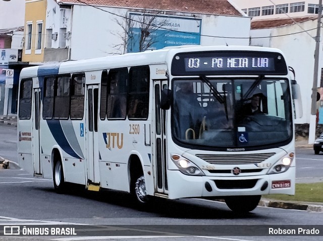 JTU - Jacareí Transporte Urbano 2.560 na cidade de Jacareí, São Paulo, Brasil, por Robson Prado. ID da foto: 11866591.