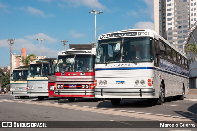 Ônibus Particulares 7004 na cidade de Barueri, São Paulo, Brasil, por Marcelo Guerra. Número da foto: #11866968.