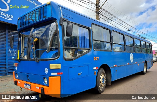 Ônibus Particulares 007 na cidade de Goiânia, Goiás, Brasil, por Carlos Júnior. Número da foto: #11865256.