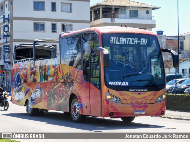 BC By Bus 5000 na cidade de Balneário Camboriú, Santa Catarina, Brasil, por Jonatan Eduardo Jurk Ramos. ID da foto: 11870922.