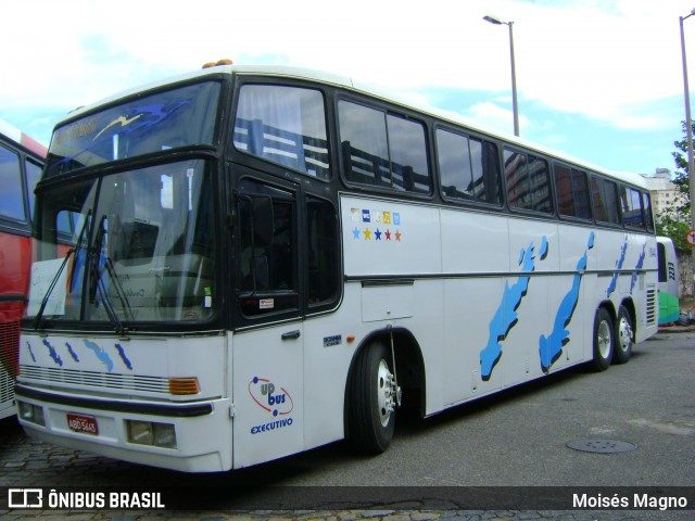 Ônibus Particulares ABD5645 na cidade de Belo Horizonte, Minas Gerais, Brasil, por Moisés Magno. Número da foto: #11873055.