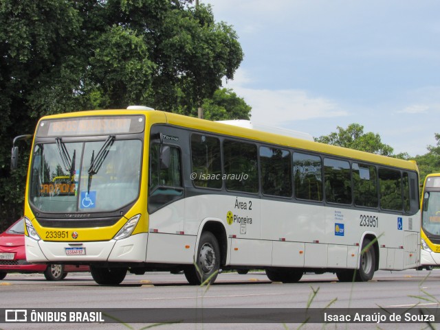 Viação Pioneira 233951 na cidade de Brasília, Distrito Federal, Brasil, por Isaac Araújo de Souza. ID da foto: 11875158.