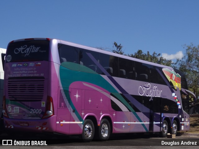 Hofftur Transportes e Turismo 2000 na cidade de Trindade, Goiás, Brasil, por Douglas Andrez. ID da foto: 11878250.