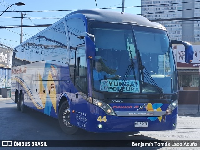 Pullman JR 44 na cidade de Estación Central, Santiago, Metropolitana de Santiago, Chile, por Benjamín Tomás Lazo Acuña. Número da foto: #11879499.