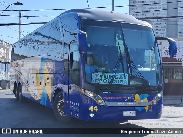 Pullman JR 44 na cidade de Estación Central, Santiago, Metropolitana de Santiago, Chile, por Benjamín Tomás Lazo Acuña. ID da foto: 11879499.