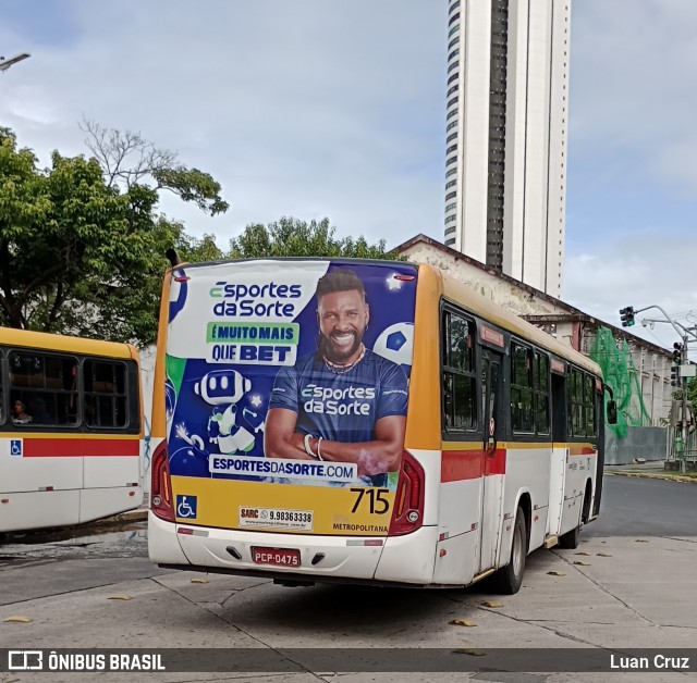 Empresa Metropolitana 715 na cidade de Recife, Pernambuco, Brasil, por Luan Cruz. Número da foto: #11881780.