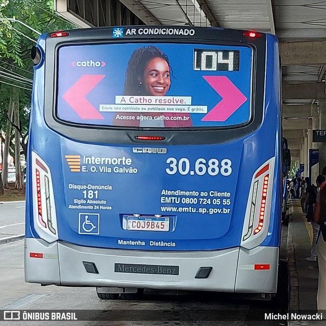 Empresa de Ônibus Vila Galvão 30.688 na cidade de São Paulo, São Paulo, Brasil, por Michel Nowacki. ID da foto: 11888210.