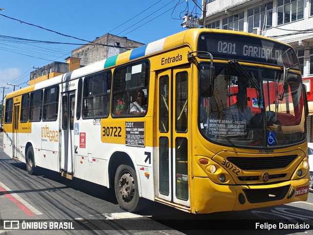 Plataforma Transportes 30722 na cidade de Salvador, Bahia, Brasil, por Felipe Damásio. Número da foto: #11886247.